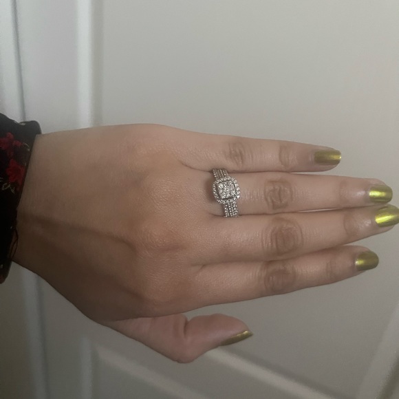 1CTTW 10K White Gold And Diamond Wedding Ring Set (3). - Picture 4 of 5